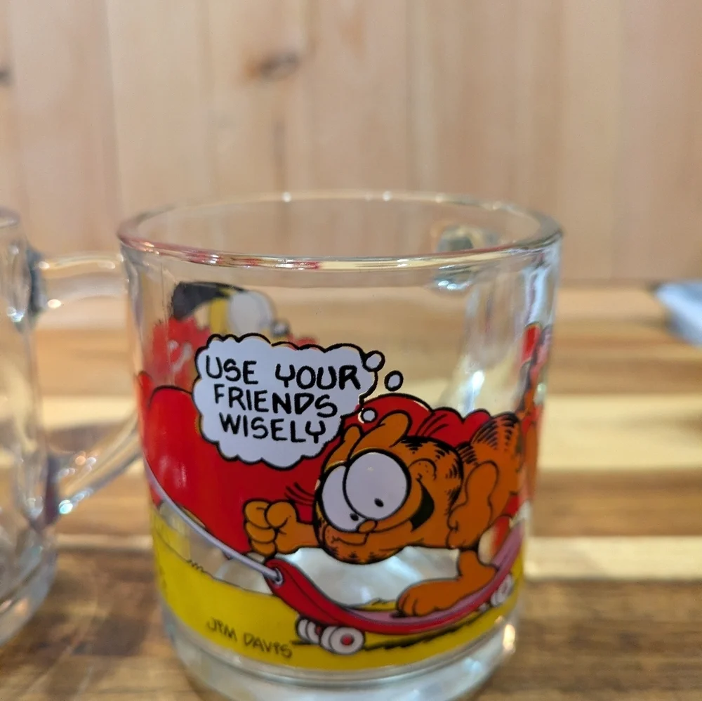 Garfield Glass Mug Set - Colorful Cartoon Design